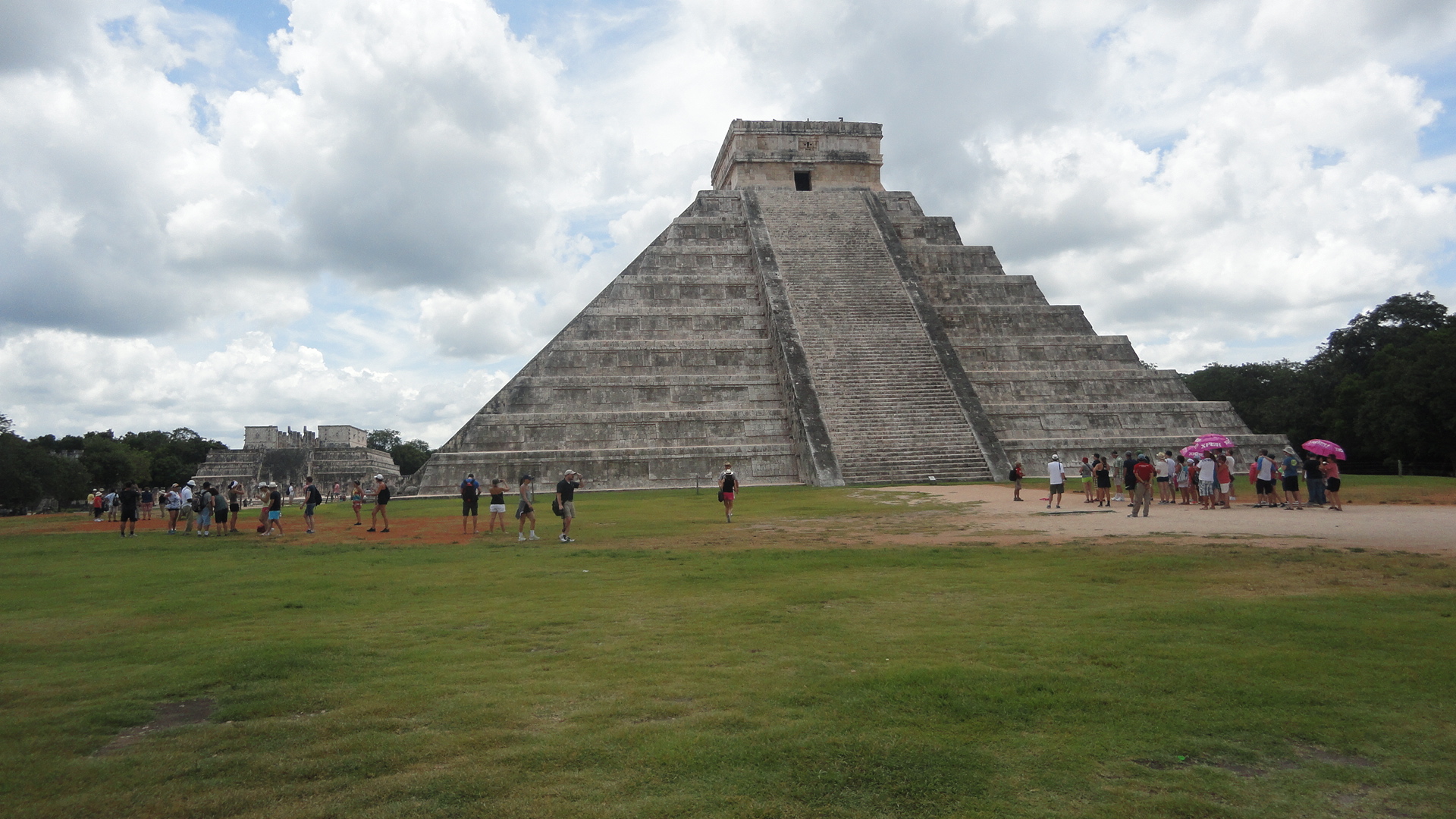 Visitar Chichen-Itzá y Valladolid.